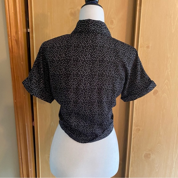 Urban Outfitters • Black & White Polka Dot Tie Front Crop Top - Picture 12 of 13